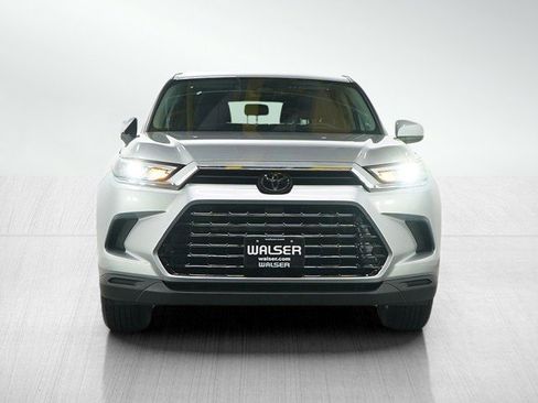 Used 2024 Toyota Grand Highlander XLE image 9