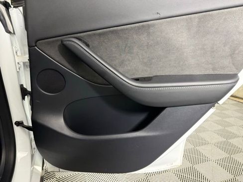 Used 2020 Tesla Model Y Long Range image 27