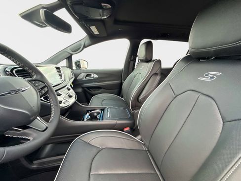 New 2026 Chrysler Pacifica Limited AWD/4WD image 23
