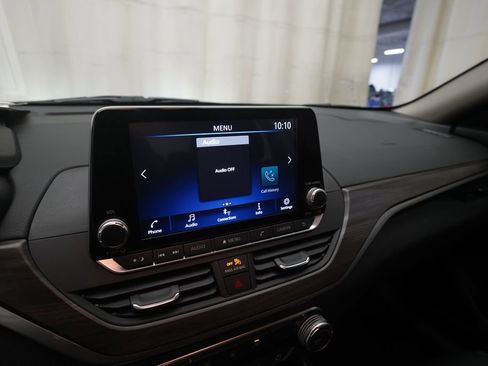 Used 2024 Nissan Altima 2.5 SV FWD image 6
