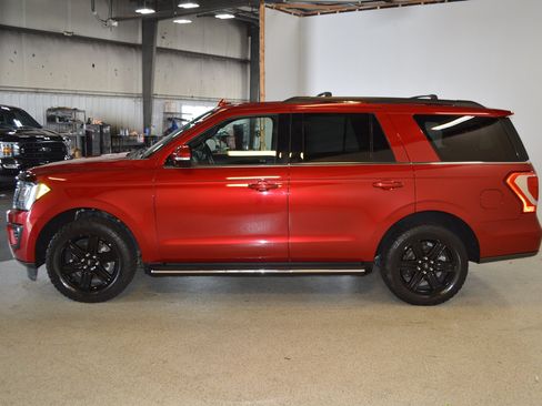 Used 2021 Ford Expedition XLT AWD/4WD image 6