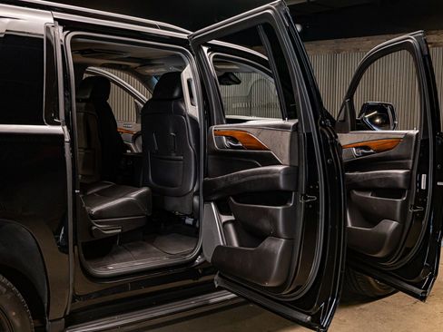 Used 2020 Cadillac Escalade ESV Premium Luxury image 29