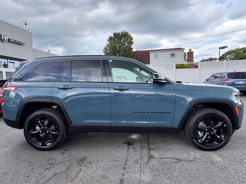 New 2026 Jeep Grand Cherokee Limited w/ Limited Altitude Package AWD/4WD image 8