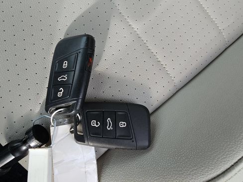 Used 2022 Volkswagen Jetta SE w/ Panoramic Sunroof Package FWD image 34