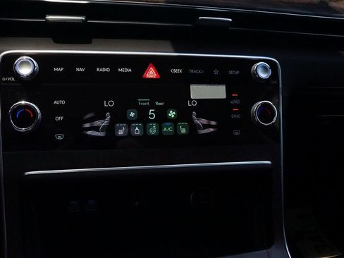 New 2025 Genesis GV80 2.5T Select image 9