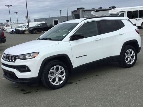 Certified 2024 Jeep Compass Latitude image 4