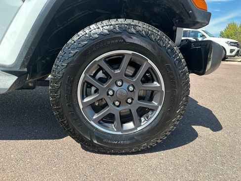 Used 2020 Jeep Gladiator Overland AWD/4WD image 39