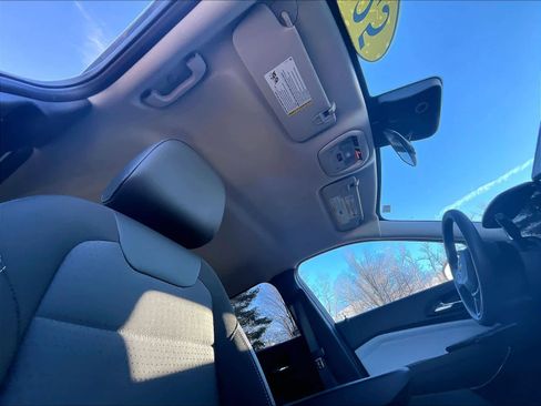 Used 2025 Chevrolet Trax LT image 23