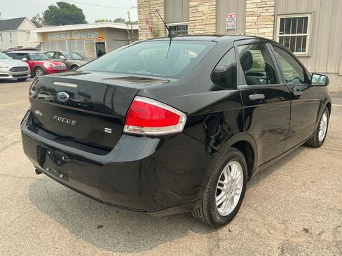 Used 2010 Ford Focus SE FWD image 3