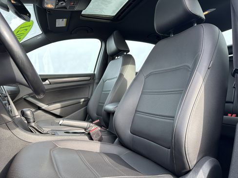 Certified 2021 Volkswagen Passat 2.0T R-Line image 27