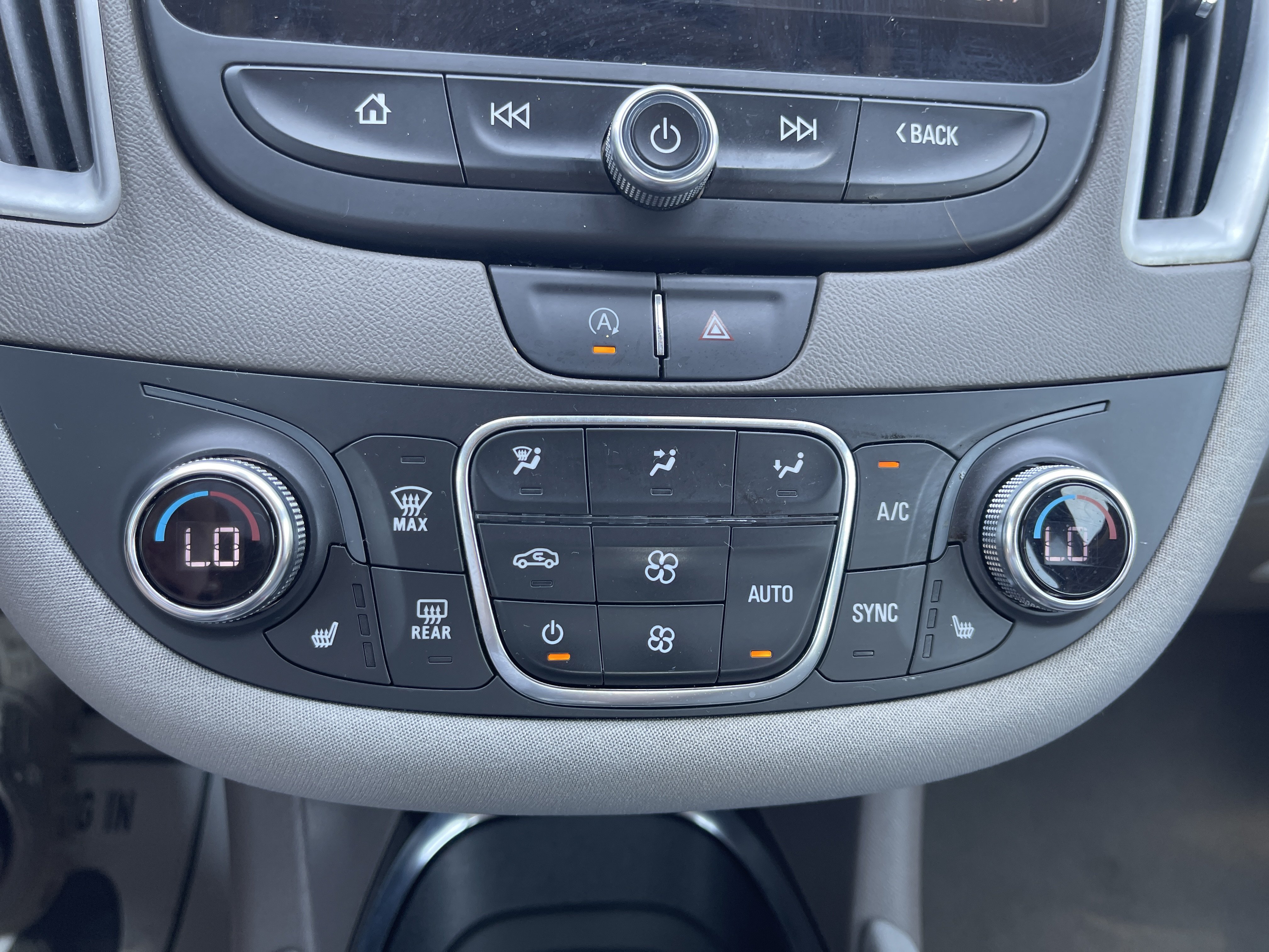 Used 2022 Chevrolet Malibu LT FWD image 31