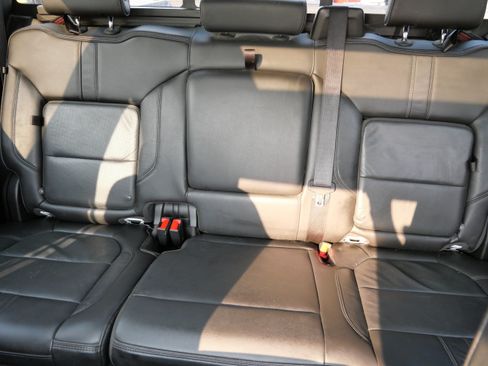 Used 2020 Chevrolet Silverado 1500 High Country w/ Technology Package AWD/4WD image 13