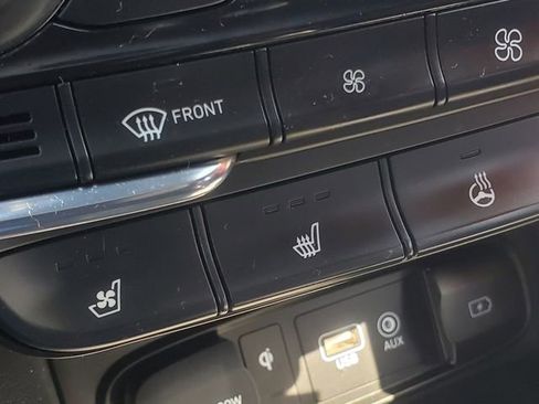 Used 2020 Hyundai Santa Fe Limited image 28