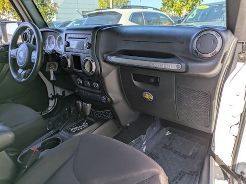 Used 2015 Jeep Wrangler Sport image 15