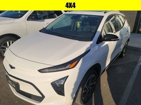 Used 2023 Chevrolet Bolt EUV Premier w/ Sun & Sound Package image 5