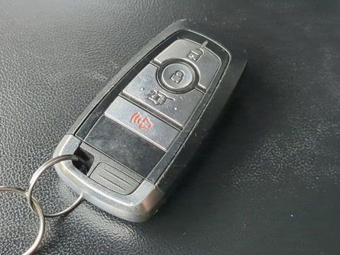 Used 2021 Ford Explorer XLT image 28