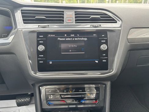 Used 2024 Volkswagen Tiguan SE image 16