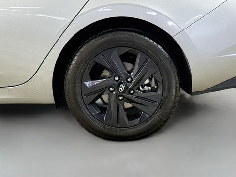 Used 2022 Hyundai Elantra SEL w/ Convenience Package FWD image 37