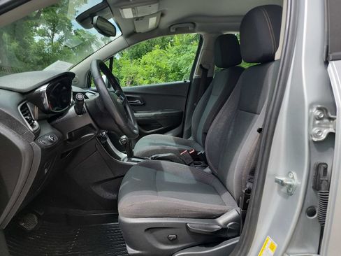 Used 2017 Chevrolet Trax LS FWD image 13