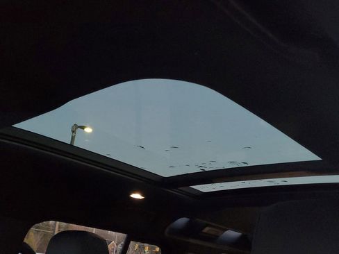 Used 2026 Land Rover Defender 110 X-Dynamic SE image 10