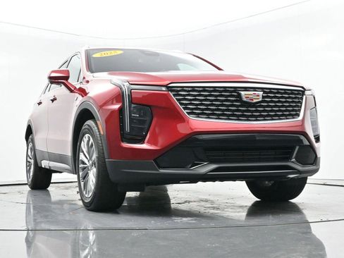 Used 2025 Cadillac XT4 Premium Luxury image 45