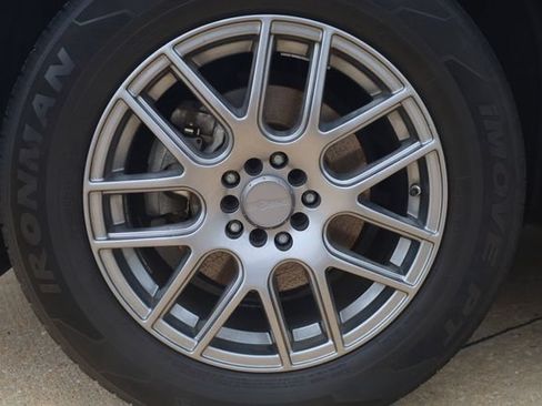Used 2020 Toyota RAV4 LE w/ Carpet Mat Package FWD image 8