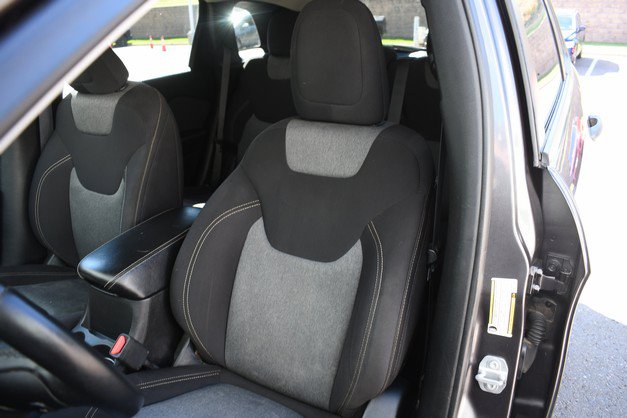 Used 2017 Jeep Cherokee Sport AWD/4WD image 17