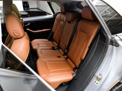 Used 2022 Audi Q8 Premium Plus w/ Premium Plus Package image 43