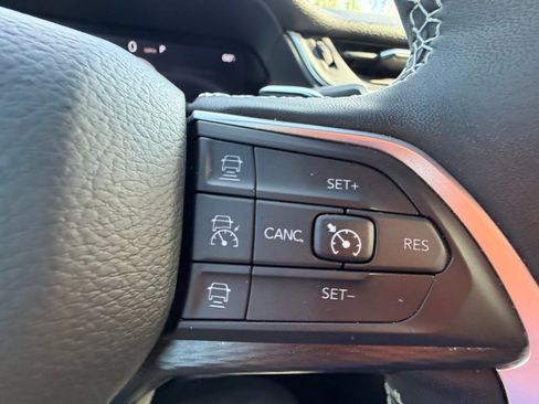 Used 2025 Jeep Grand Cherokee Laredo w/ Luxury Tech Group I image 23