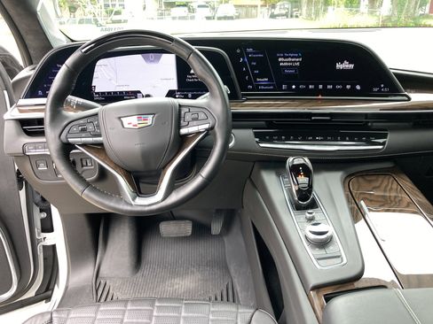 Used 2023 Cadillac Escalade Sport Platinum w/ LPO, ONYX Package AWD/4WD image 15