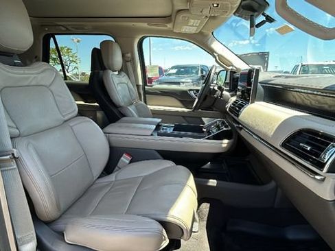 Used 2023 Lincoln Navigator L Reserve AWD/4WD image 11