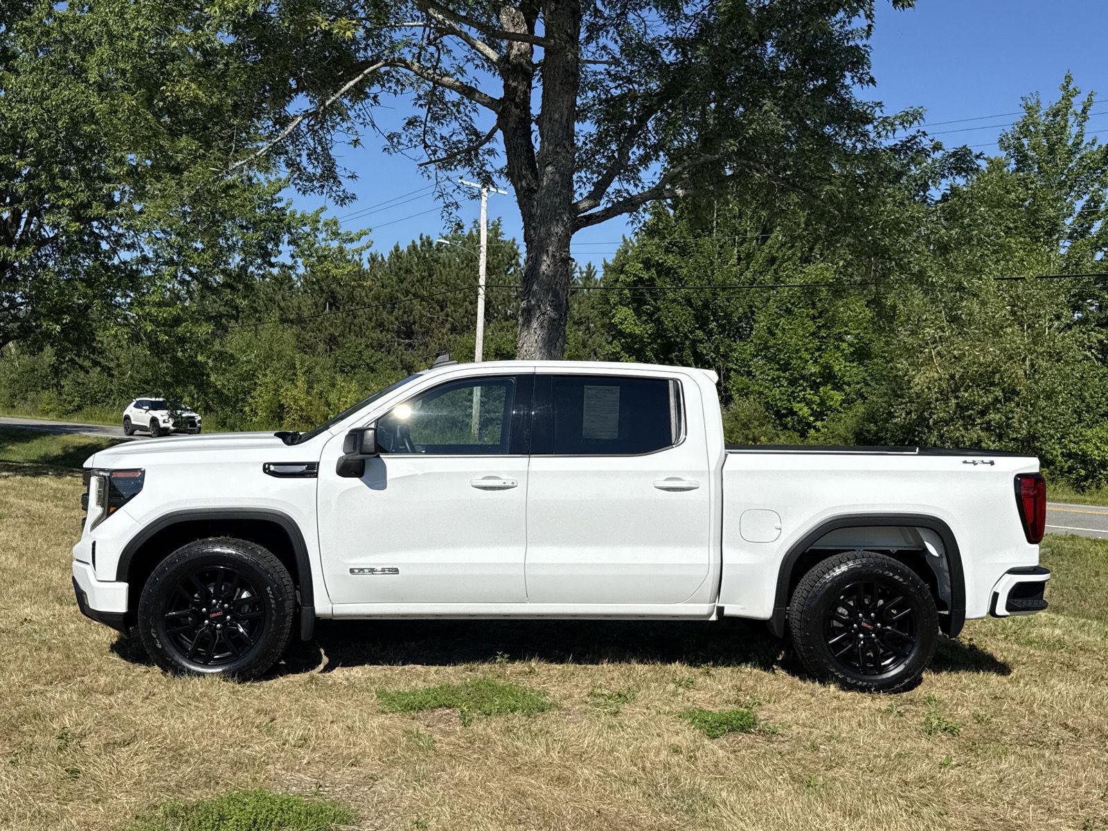 Used 2023 GMC Sierra 1500 Elevation AWD/4WD image 5