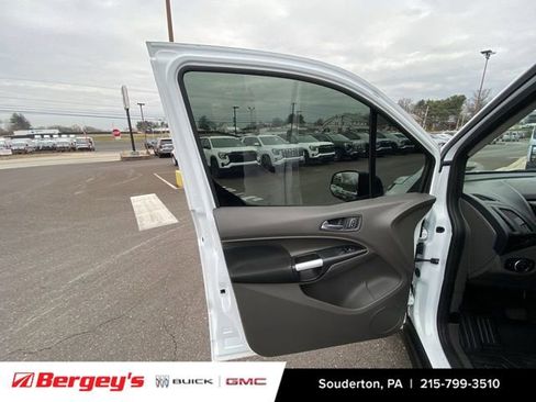 Used 2019 Ford Transit Connect XLT image 24