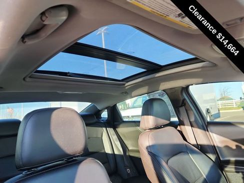 Used 2018 Chevrolet Malibu Premier w/ Premier Sun and Wheel Package FWD image 23