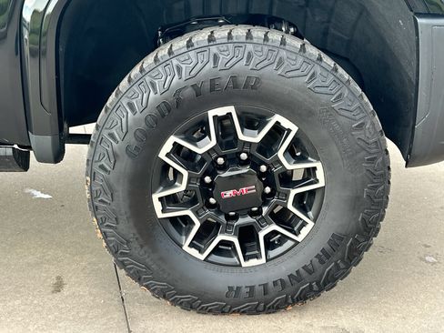 Used 2024 GMC Sierra 2500 AT4X AWD/4WD image 10