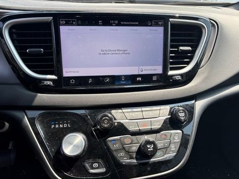 Used 2025 Chrysler Pacifica Select FWD image 10