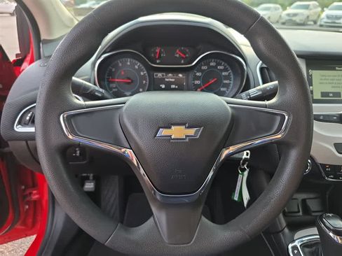 Used 2017 Chevrolet Cruze LS FWD image 18