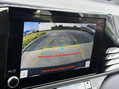 Used 2025 Toyota Camry SE FWD image 23