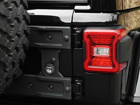 Used 2020 Jeep Wrangler Unlimited Rubicon w/ Dual Top Group AWD/4WD image 7