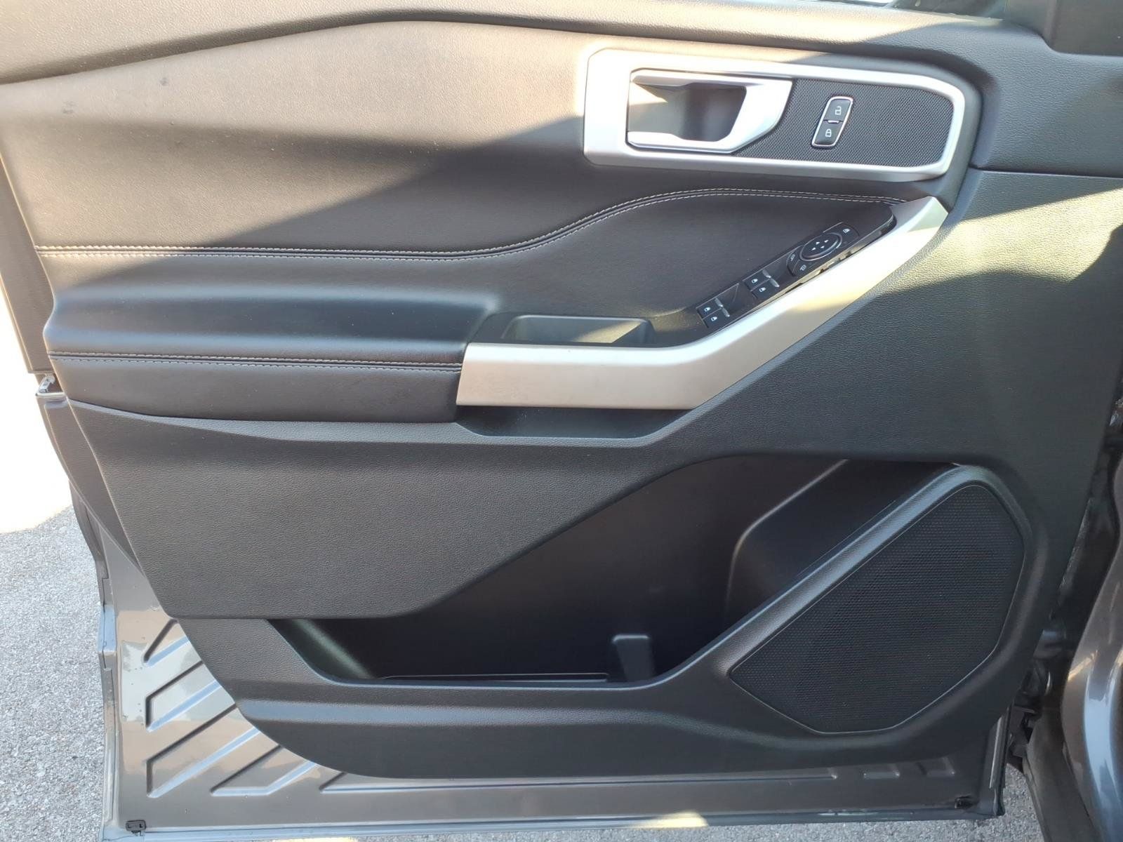 Certified 2023 Ford Explorer XLT RWD image 12