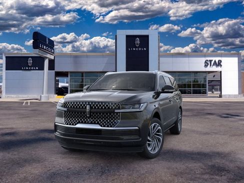 New 2026 Lincoln Navigator Reserve AWD/4WD image 2