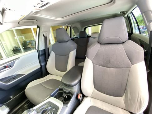 Used 2019 Toyota RAV4 XLE w/ Convenience Package AWD/4WD image 14