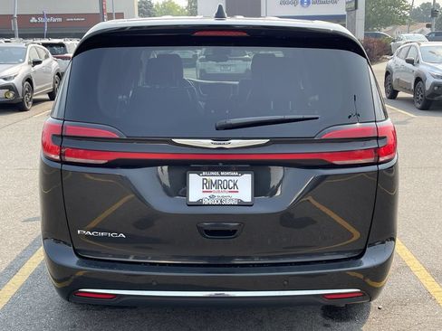 Used 2023 Chrysler Pacifica Touring-L FWD image 6
