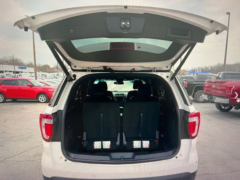 Used 2016 Ford Explorer XLT w/ Equipment Group 202A AWD/4WD image 12