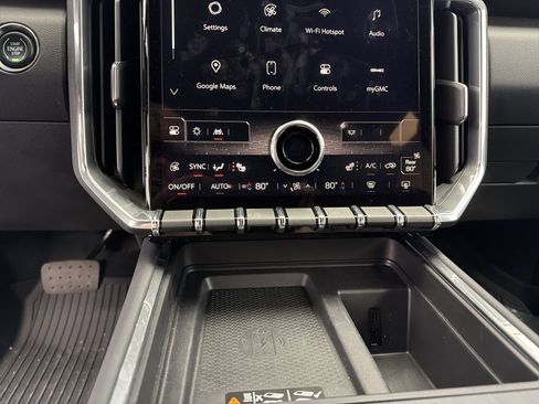 Used 2024 GMC Acadia Elevation w/ Trailering Package image 10