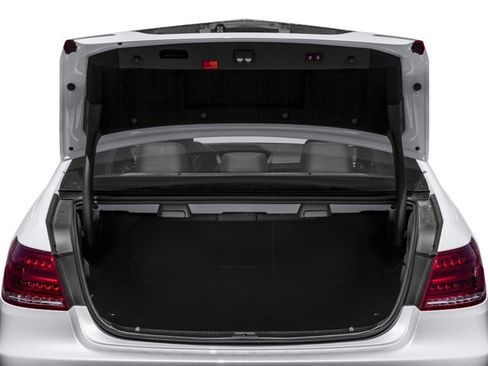 Used 2016 Mercedes-Benz E 350 Sedan w/ Premium Package image 11