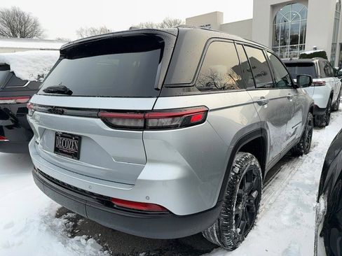 New 2025 Jeep Grand Cherokee Limited image 2