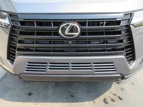 Used 2026 Lexus GX 550 w/ Cold Area Package AWD/4WD image 15