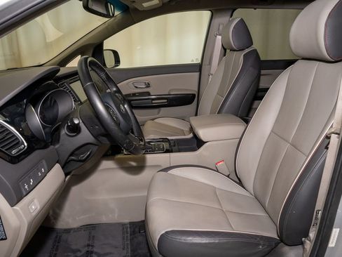 Used 2015 Kia Sedona SX image 11