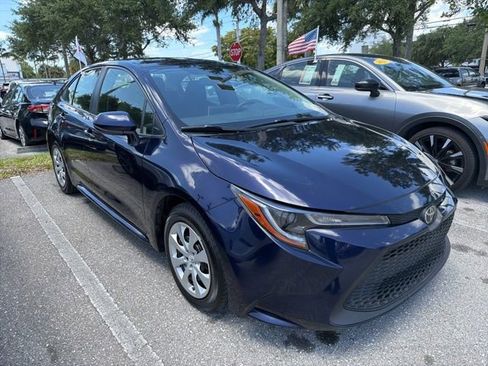 Used 2021 Toyota Corolla LE image 3